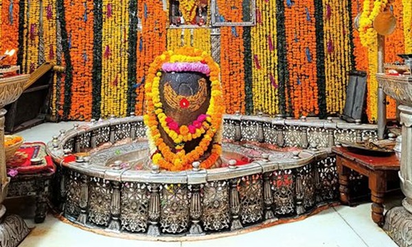 You are currently viewing महाकाल मंदिर में आज मनाया जा रहा दशहरा, पालकी में सवार होकर शमी पूजन करने जाएंगे भोलेनाथ