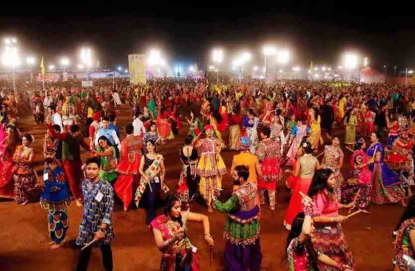 You are currently viewing उज्जैन के गरबा पंडाल में गैर हिंदुओं के प्रवेश पर प्रतिबंध, ID कार्ड चेकिंग के बाद एंट्री