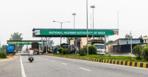 Read more about the article हाईवे और एक्सप्रेसवे कभी नहीं होंगे फ्री? कॉन्ट्रैक्ट खत्म होने पर भी 100% ही देना होगा टोल टैक्स