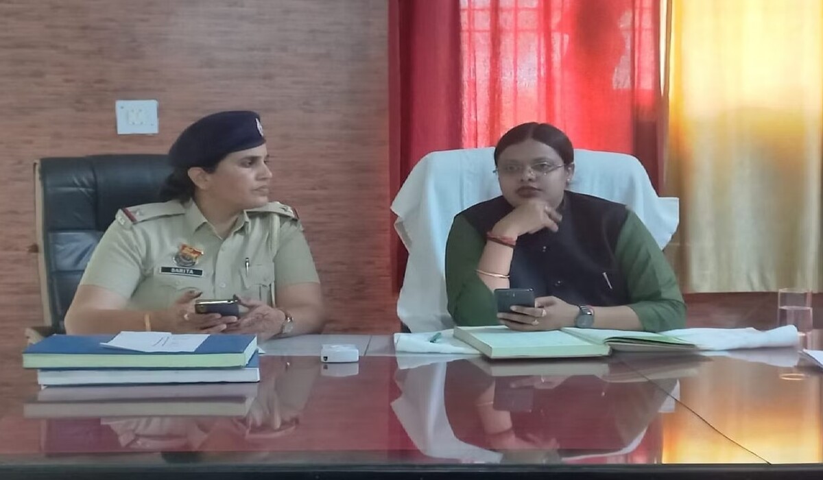 You are currently viewing Haryana: महिला आयोग की उपाध्यक्षा ने झज्जर पहुंचकर कहा – झोपड़ी बस्तियों में जागरूकता अभियान चलाया जाएगा