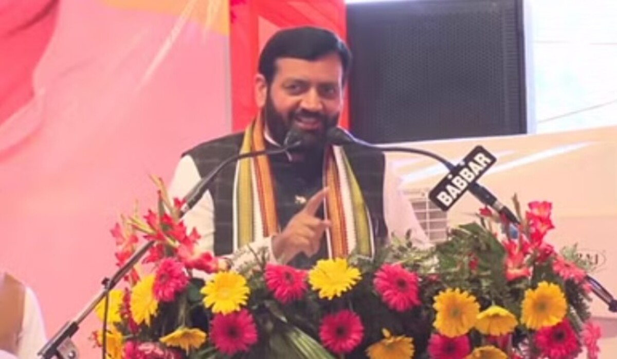 You are currently viewing Hansi in BJP rally: मुख्यमंत्री Nayab Saini ने विपक्ष पर हमला किया, कहा – Congress में सिर्फ पिता और बेटा ही मुख्यमंत्री बनते