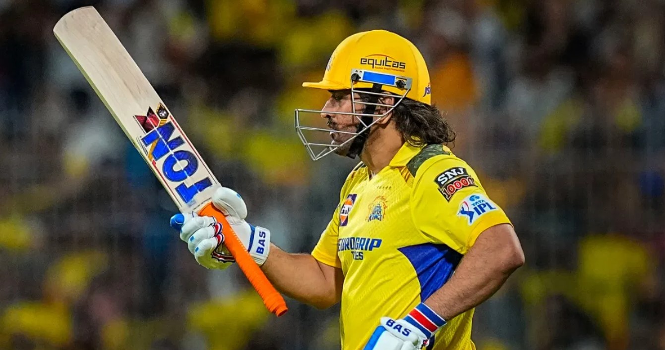 You are currently viewing रवींद्र जडेजा ने फैंस के साथ की ‘छेड़खानी’, मैदान में आए धोनी, जानिए  पूरा मामला