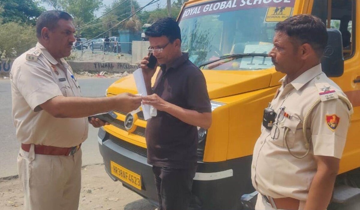 Read more about the article Hisar News: ‘नियमों’ पर आज निजी स्कूलों का बड़ा निर्णय होगा, स्कूल बस नीति पर प्रशासन और प्रशासकों के बीच विवाद