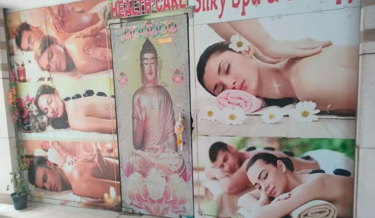 You are currently viewing Gurugram में पांच स्पा केंद्रों पर छापा, देह व्यापार उजागर; 22 लड़के और लड़कियों को पकड़ा गया