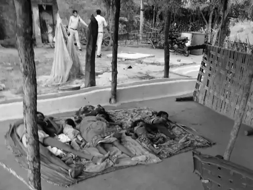 You are currently viewing चाचा कुल्हाड़ी से सबको काट रहा था, 10 साल के बच्चे ने भागकर बचाई अपनी जान