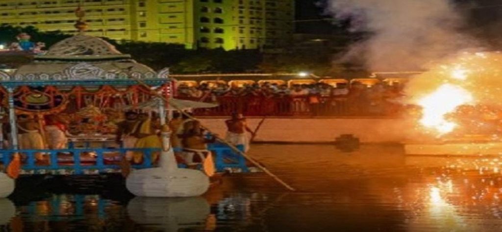 Read more about the article पुरी में चंदन यात्रा के दौरान पटाखा विस्फोट,  3 की मौत, 30 से अधिक घायल