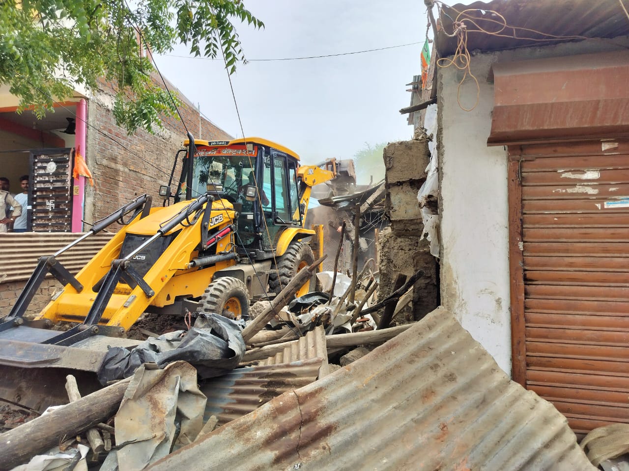 You are currently viewing उज्जैन में गैंग रेप के आरोपी इमरान का मकान तोड़ा