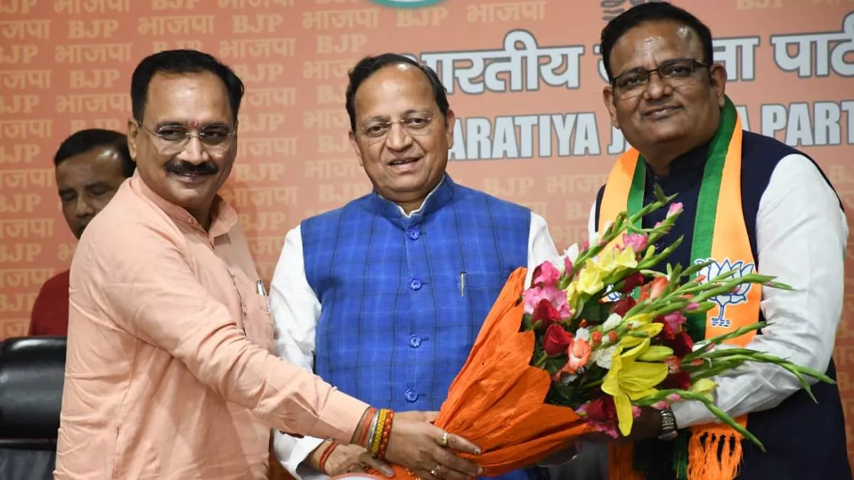 You are currently viewing आप के विधायक और पूर्व मंत्री समेत कई पार्षद भाजपा में शामिल