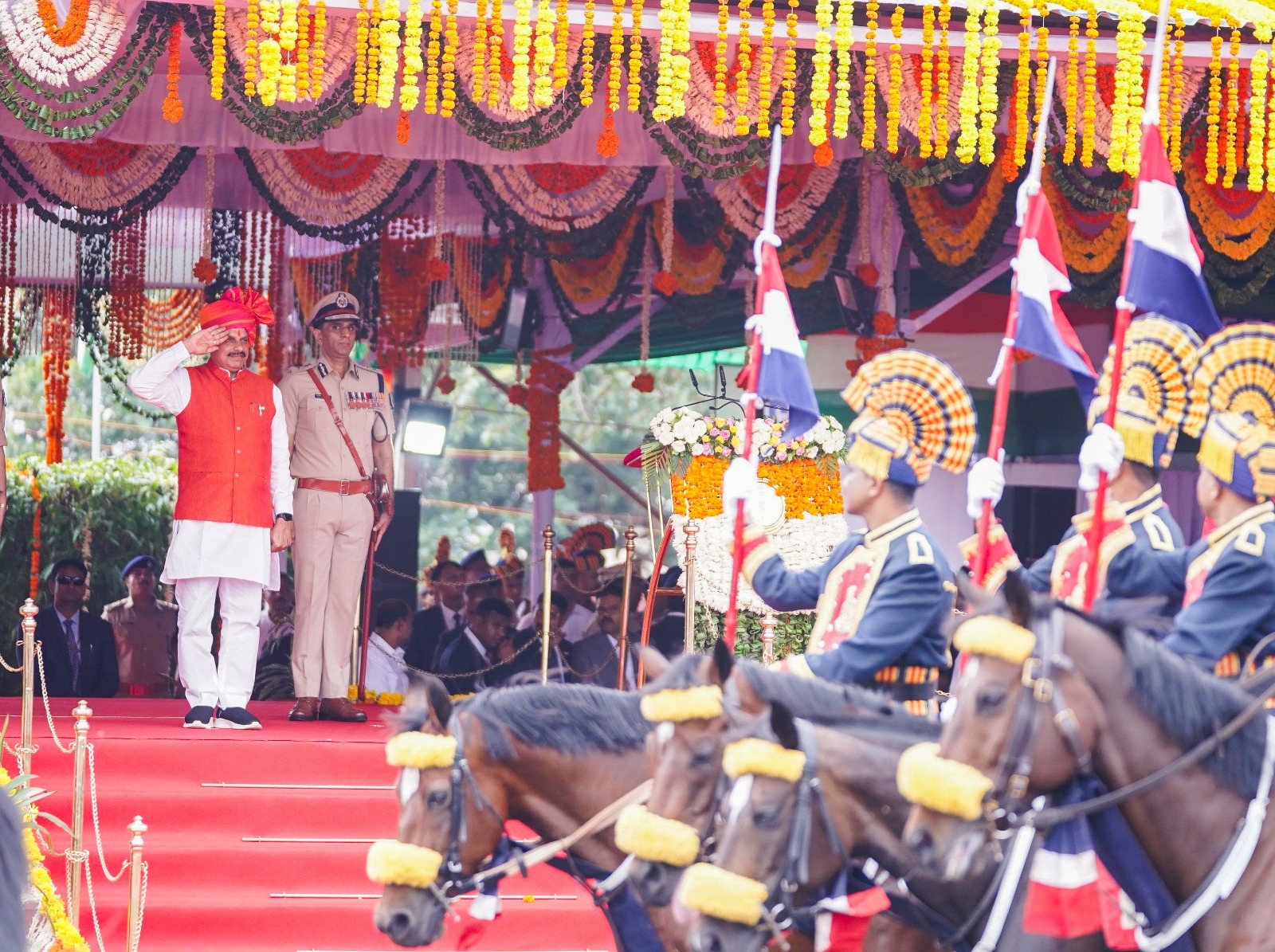 Read more about the article भोपाल के लाल परेड ग्राउंड पर CM ड़ॉ. मोहन यादव ने किया ध्वजारोहण, उत्कृष्ट कार्य करने वाले पुलिस जवानों को किया सम्मानित