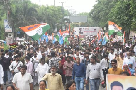 Read more about the article सेबी में अनियमितताओं को लेकर भोपाल में कांग्रेस का विरोध प्रदर्शन; ED कार्यालय जा रहे कांग्रेस कार्यकर्ताओं को पुलिस ने रोका, वाटर केनन का किया प्रयोग …