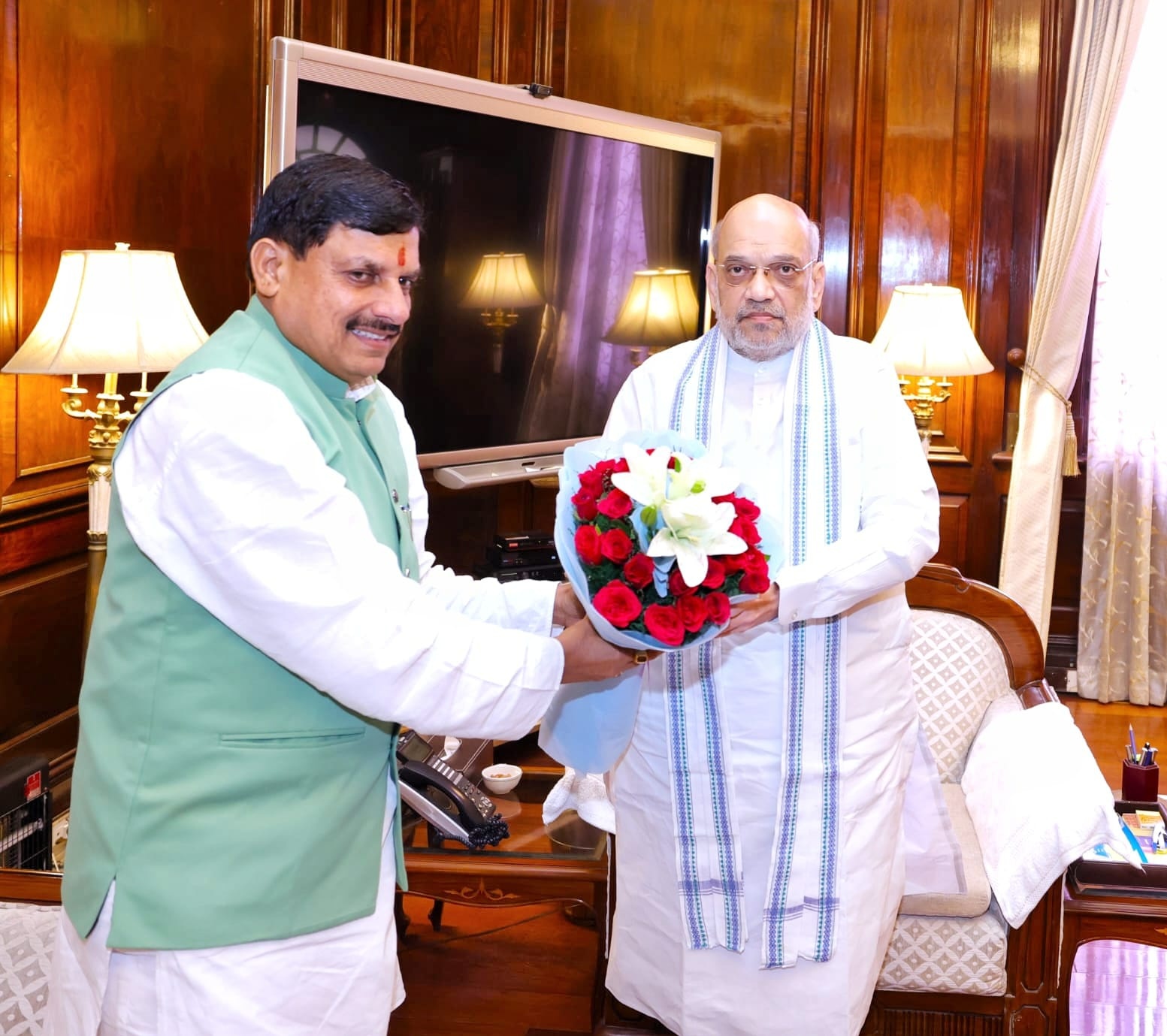 Read more about the article CM मोहन यादव ने की केन्द्रीय गृहमंत्री अमित शाह से मुलाकात : पशुपालन, डेयरी और किसान हितैषी मुद्दों पर की चर्चा; केंद्रीय वाणिज्य एवं उद्योग मंत्री पीयूष गोयल से भी मिले CM यादव