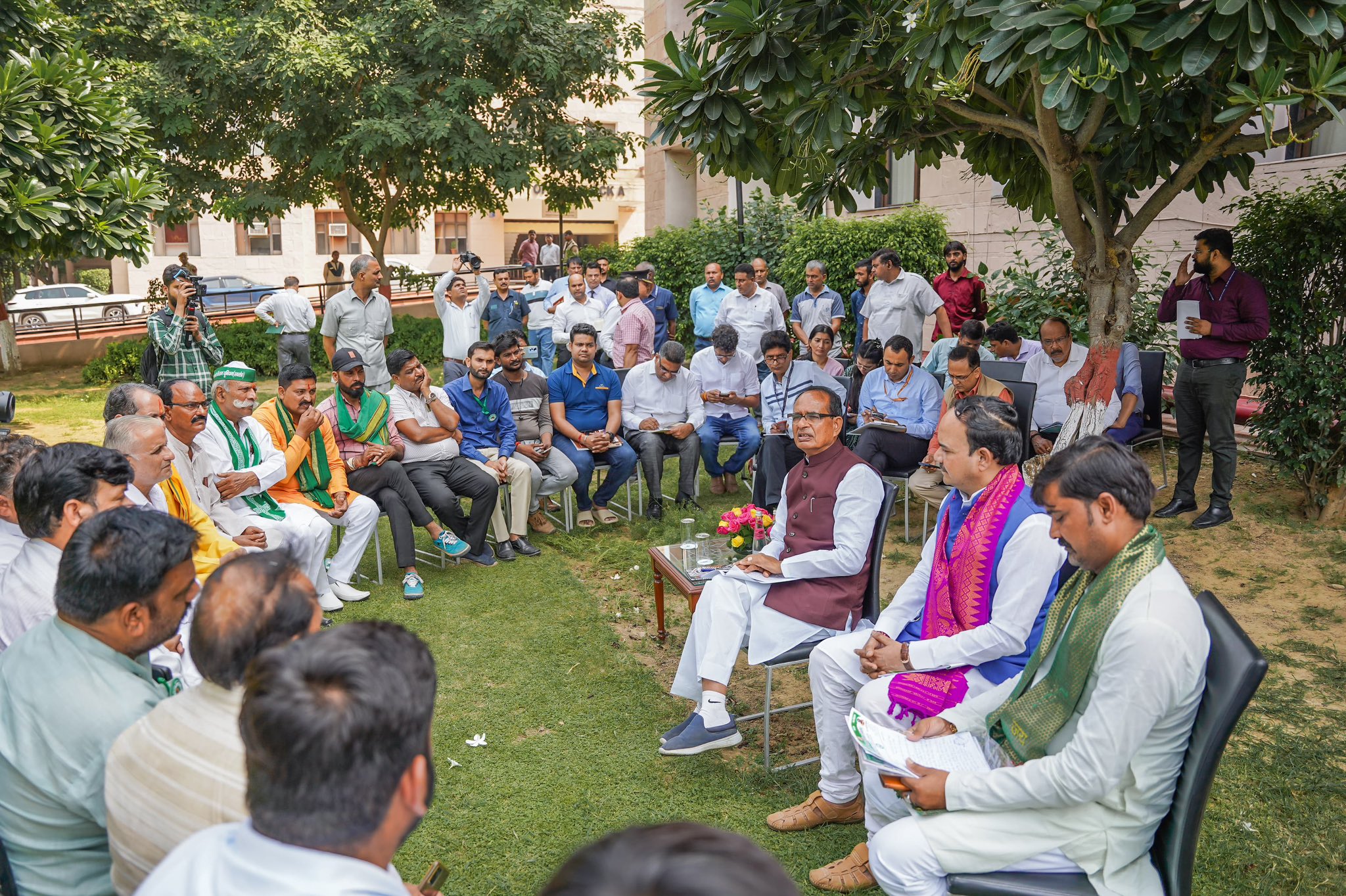 You are currently viewing केन्द्रीय कृषि मंत्री शिवराज सिंह चौहान ने विभिन्न किसान संगठनों से मुलाकात की, कहा- किसान प्रतिनिधियों और संगठनों से मिलकर संवाद करेंगे, सुझावों और समस्याओं पर चर्चा कर समाधान पर विचार करेंगे