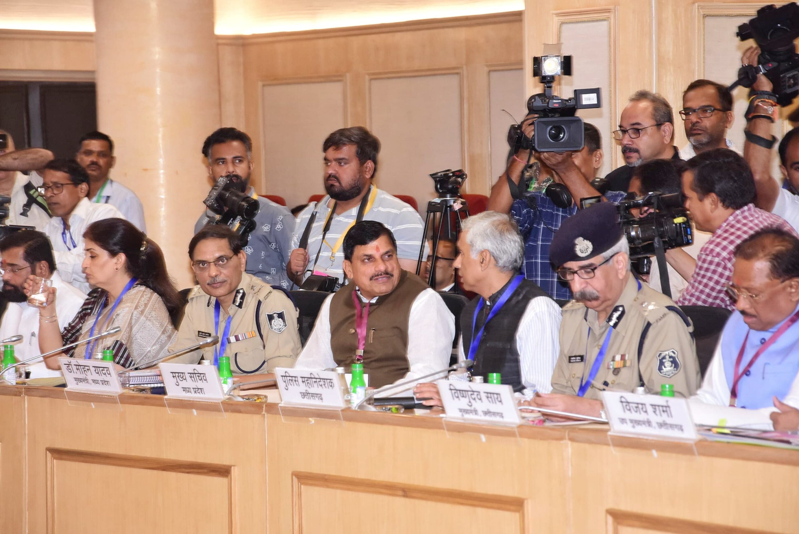 You are currently viewing नक्सलवाद पर शाह ने 8 मुख्यमंत्रियों के साथ की बैठक: मुख्यमंत्री डॉ. मोहन यादव हुए शामिल, X पर लिखा – केंद्र और राज्य सरकारों का समन्वय नक्सलवाद को जड़ से समाप्त करने में बल प्रदान करेगा