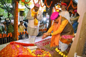 Read more about the article मुख्यमंत्री डॉ. मोहन यादव ने “दशहरे” पर्व की प्रदेशवासियों को दी बधाई, इंदौर-महेश्वर में आयोजित शस्त्र-पूजन कार्यक्रम में शामिल हुए; महेश्वर में अहिल्यालोक बनाने सहित की कई बड़ी घोषणाएं, 83.29 करोड़ के विकास कार्यों का किया लोकार्पण एवं शिलान्यास