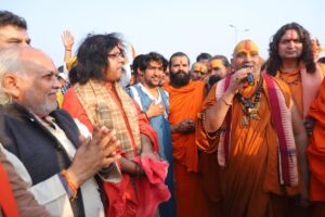 Read more about the article ‘सनातन हिंदू एकता’ पदयात्रा का समापन आज, पं. धीरेंद्र कृष्ण शास्त्री ने रामराजा दरबार में फहराई ध्वजा; 9 दिन में यात्रा ने पूरा किया 152 किमी का सफर