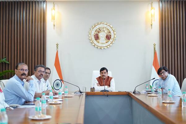 You are currently viewing Bandhavgarh 10 हाथियों की मौत का मामला: CM मोहन यादव का एक्शन, दो सीनियर अधिकारियों पर गिरी गाज; Field Director और ACF हुए सस्पेंड