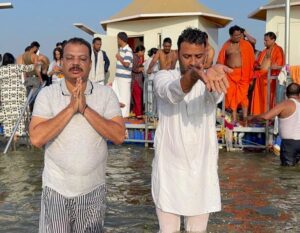 Read more about the article कांग्रेस विधायकों के साथ प्रयागराज महाकुंभ में पहुंचे नेता प्रतिपक्ष उमंग सिंघार, गंगा में लगाई आस्था की डुबकी; हेमंत कटारे परिवार के साथ हुए ‘गुम’!