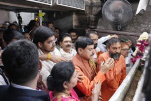 Read more about the article ओंकारेश्वर में मुख्यमंत्री डॉ. मोहन यादव का आध्यात्मिक प्रवास: माँ नर्मदा के पावन तट पर “अमृतस्य माँ नर्मदा पद परिक्रमा” में मुख्यमंत्री की सहभागिता, कहा – ओंकारेश्वर में बनेगा भव्य ज्योतिर्लिंग मंदिर, महाकाल लोक की तर्ज पर होगा विकास