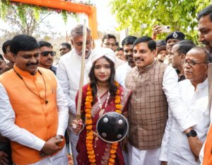 Read more about the article वीरांगना रानी अवंती बाई के बलिदान दिवस पर मुख्यमंत्री ने अर्पित की श्रद्धांजलि, डिंडौरी को दी विकास योजनाओं की सौगात; CM ने 2482 स्व-सहायता समूहों को 53 करोड़ 80 लाख रुपये की राशि वितरित की