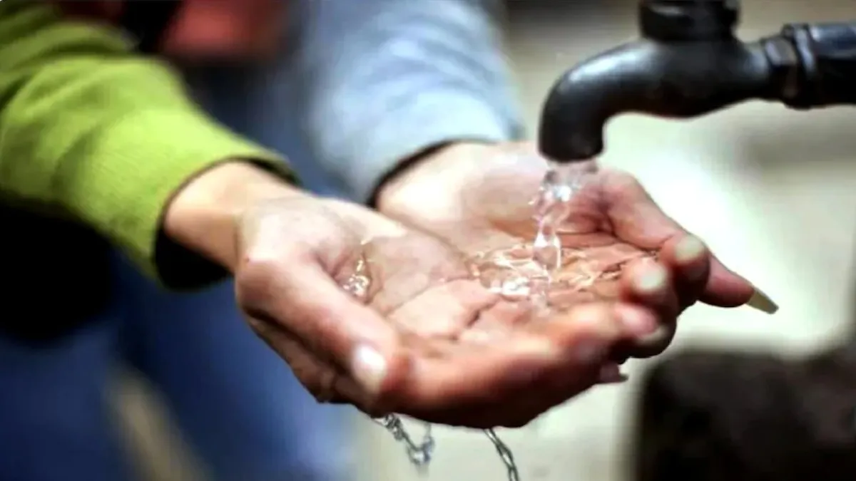 You are currently viewing 51 हजार गांवों में अधूरा जल जीवन मिशन: ठेकेदारों की लापरवाही पर अब चलेगी सरकार का चाबुक, 12 ब्लैकलिस्ट; सरकार ने दी सफाई – 2027 तक हर घर में आएगा पानी