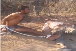 Read more about the article खजुराहो में दिल दहला देने वाली घटना: मानसिक रूप से विक्षिप्त बेटे ने मंदिर की गदा से पिता की निर्मम हत्या की, वीडियो हो रहा वायरल; पुश्तैनी जमीन को लेकर उपजा था विवाद