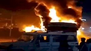 Read more about the article सिंगरौली बस स्टैंड पर भीषण अग्निकांड: रातभर धधकती रहीं दो बसें, जिंदा जल गया क्लीनर; पुलिस जुटी जांच में, 100 से ज्यादा सीसीटीवी खंगाले गए