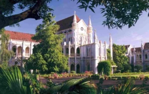 Read more about the article भरोसे की बुनियाद हिली: जबलपुर के विधि छात्रों के करियर पर संकट, हाईकोर्ट ने कॉलेजों पर कसा शिकंजा; अब बिना मान्यता डिग्री देने वाले कॉलेजों पर होगी एफआईआर