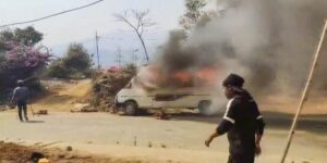 Read more about the article मणिपुर में उबाल: फ्री मूवमेंट के पहले दिन हिंसा, कुकी प्रदर्शनकारियों और सुरक्षाबलों के बीच भीषण झड़प; 40 घायल, 1 की मौत