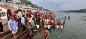 Read more about the article शनैश्चरी अमावस्या: आस्था, स्नान और मोक्ष की कामना के लिए उमड़ा जनसैलाब, उज्जैन-जबलपुर-नर्मदापुरम-ओंकारेश्वर में श्रद्धालुओं ने किया स्नान