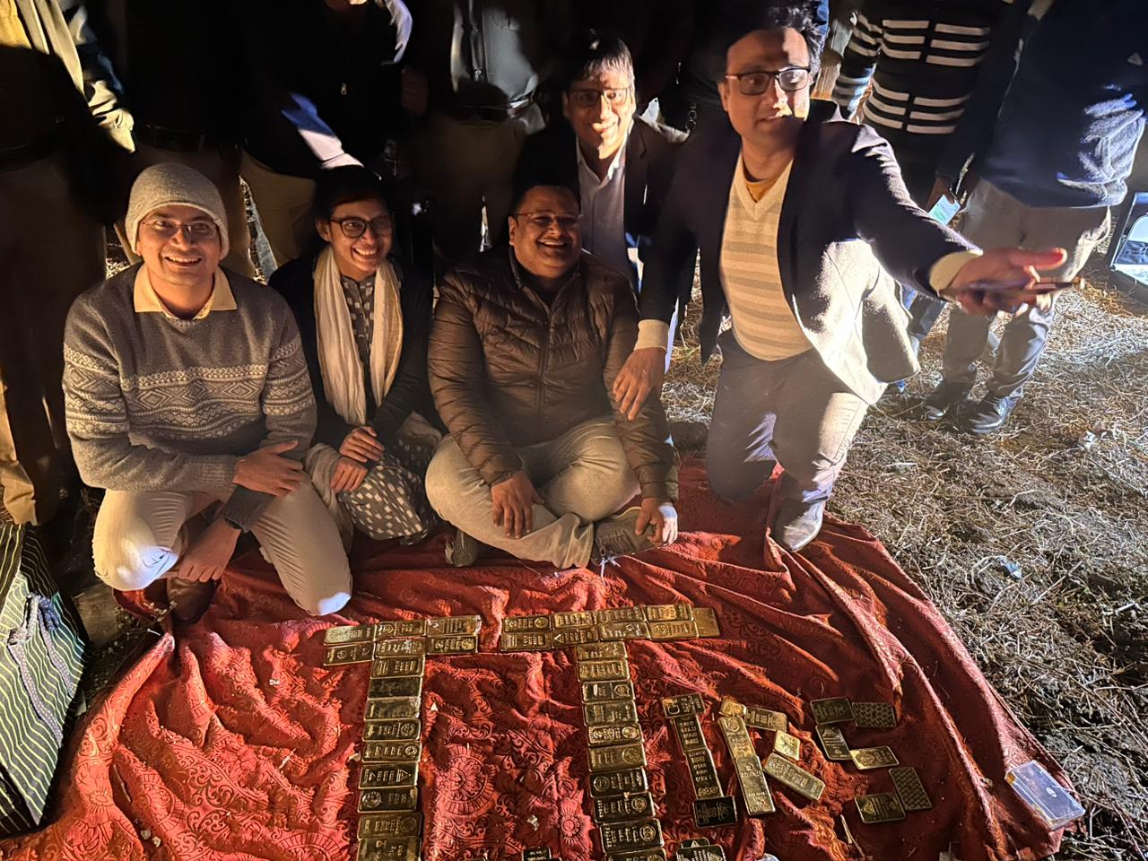 You are currently viewing MP के बहुचर्चित कैश-गोल्ड घोटाले का रहस्य गहराया, 52 किलो सोना और 11 करोड़ नकद सरकारी खजाने में जमा करने की तैयारी;  आयकर विभाग बना रहा अप्रेजल रिपोर्ट