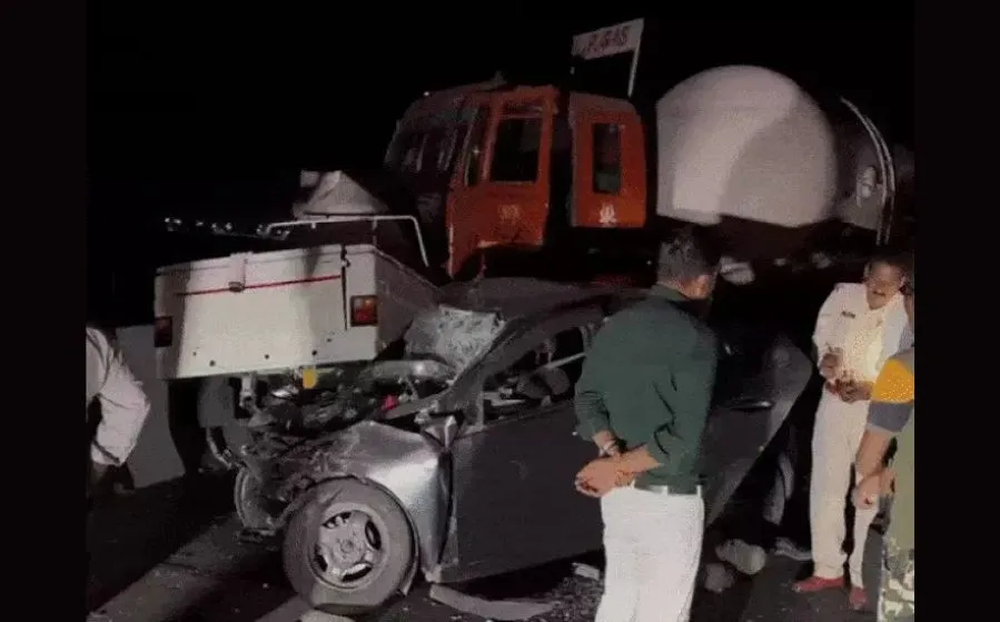 Read more about the article रफ्तार का कहर! बदनावर-उज्जैन फोरलेन पर भयानक सड़क हादसा, टैंकर की टक्कर से पिकअप और कार चकनाचूर;  7 की मौत, कई घायल