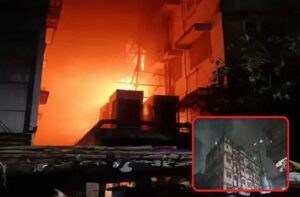 Read more about the article कोलकाता में होटल में लगी भीषण आग, 15 की मौत और कई घायल: चौथी मंजिल से कूदे लोग, चीख-पुकार से दहला इलाका; प्रधानमंत्री नरेंद्र मोदी ने भीषण हादसे पर जताया शोक