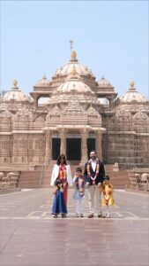 Read more about the article भारत दौरे पर पहुंचे अमेरिकी उपराष्ट्रपति जेडी वेंस, अक्षरधाम मंदिर में परिवार संग बिताया एक घंटा; आज शाम पीएम मोदी संग डिनर, रात को जयपुर के रामबाग पैलेस में करेंगे विश्राम!