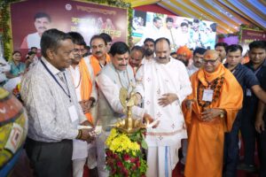Read more about the article अक्षय तृतीया पर मध्यप्रदेश में वैवाहिक पर्व की अनूठी मिसाल: हजारों जोड़े बंधे वैवाहिक बंधन में, सीएम मोहन यादव और पं. प्रदीप मिश्रा ने दिया आशीर्वाद