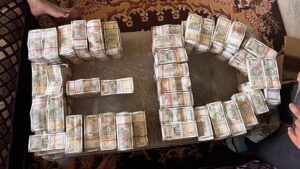 Read more about the article आबकारी विभाग के 71 करोड़ के घोटाले में ईडी ने की बड़ी छापेमारी, 100 करोड़ तक पहुंचने की संभावना; ईडी की कार्रवाई में सामने आईं 194 फर्जी चालान, राज्य को हुआ 97.97 करोड़ का नुकसान