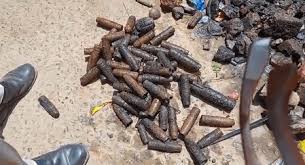 You are currently viewing रहस्यमयी कुएं से निकली बारूद की गूंज! जबलपुर में हथियारों के अवशेष मिलने से सनसनी, सुरक्षा एजेंसियां सतर्क; पुलिस जांच में जुटी