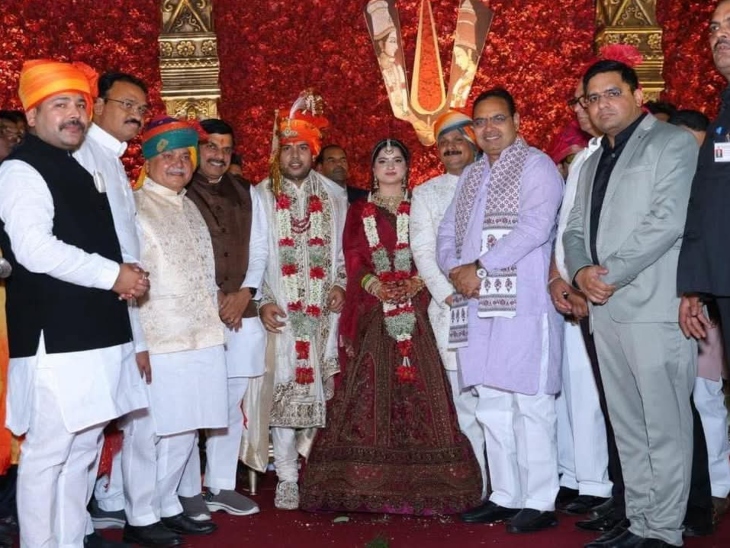 You are currently viewing ग्वालियर में MP विधानसभा अध्यक्ष नरेन्द्र सिंह तोमर के बेटे की शादी का ग्रैंड रिसेप्शन: हाई अलर्ट पर रहेगा शहर – उपराष्ट्रपति सहित तीन राज्यों के राज्यपाल, केंद्रीय और राज्य मंत्री होंगे शामिल!