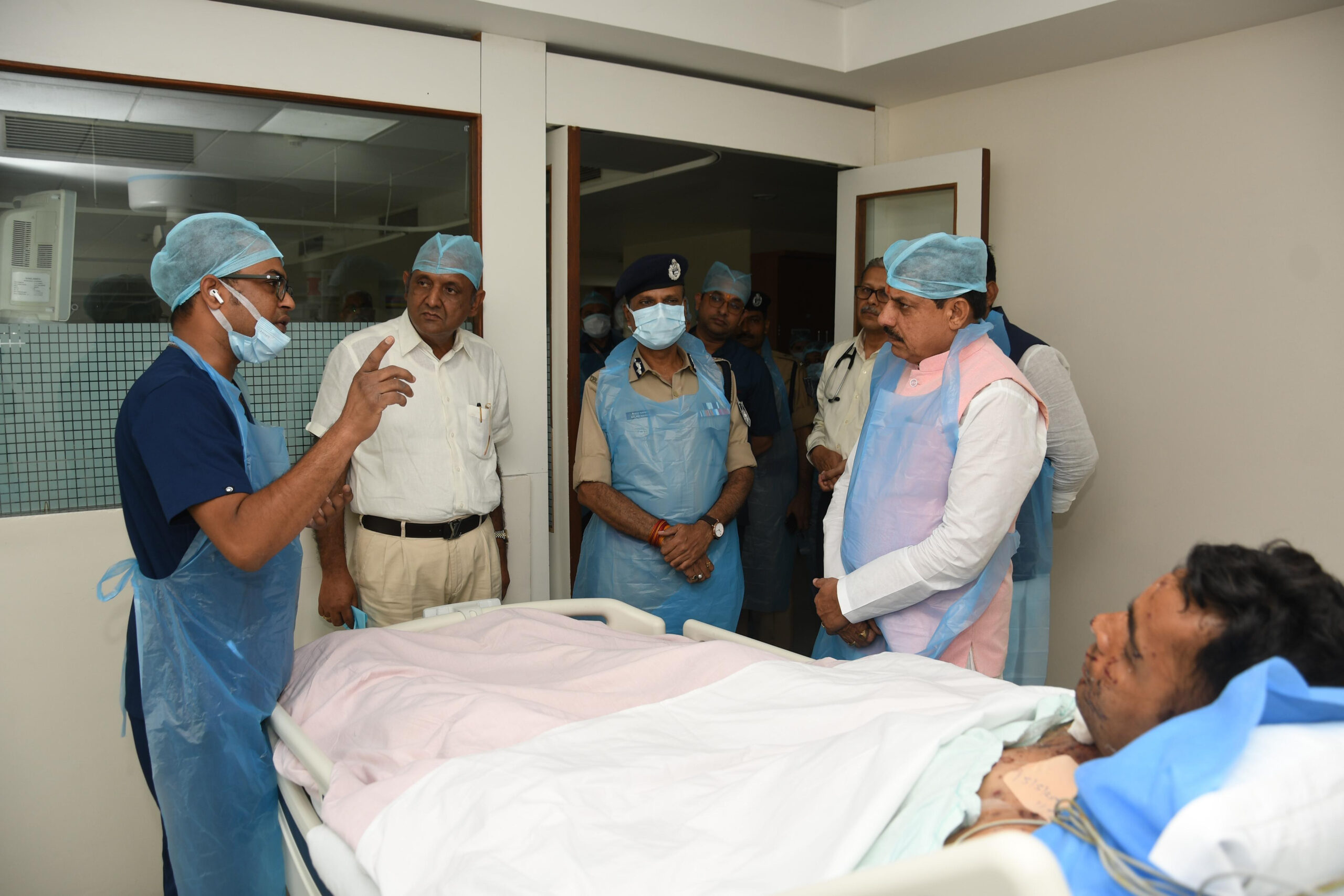 You are currently viewing मॉक ड्रिल हादसे में घायल जवानों से अस्पताल में मिले सीएम डॉ. मोहन यादव, कहा—“इलाज में कोई कमी नहीं होगी”; सड़क हादसे में घायल जयप्रकाश लखेरा से भी की मुलाकात