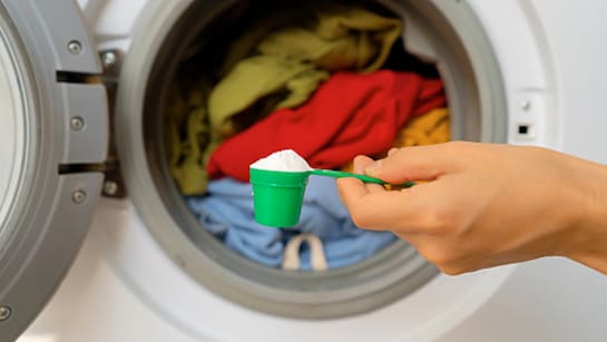 You are currently viewing वॉशिंग मशीन में कपड़े धोते समय न करें ये 15 गलतियां – वरना बर्बाद हो जाएंगे आपके पसंदीदा कपड़े!
