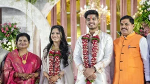 Read more about the article मुख्यमंत्री मोहन यादव के बेटे डॉ. अभिमन्यु की सगाई, खरगोन की डॉ. इशिता बनीं बहू: CM House में सादे समारोह में संपन्न हुई रिंग सेरेमनी, दोनों मेडिकल क्षेत्र से जुड़े हैं!