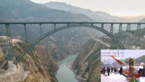 Read more about the article दुनिया के सबसे ऊंचे रेलवे पुल ‘चिनाब ब्रिज’ का प्रधानमंत्री नरेंद्र मोदी ने किया उद्घाटन, रेलवे के अफसरों और ब्रिज बनाने वाले कर्मचारियों से की मुलाकात; पीएम मोदी ने वंदे भारत को भी दिखाई हरी झंडी!