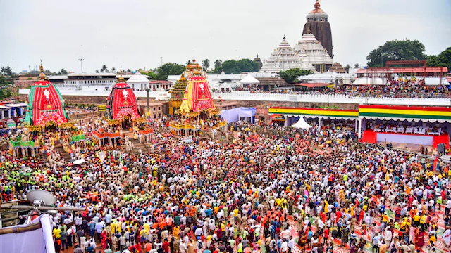 You are currently viewing पुरी में जगन्नाथ रथयात्रा के दौरान भगदड़: 3 श्रद्धालुओं की मौत, 50 से अधिक घायल; CM ने मांगी माफी, जांच के आदेश!