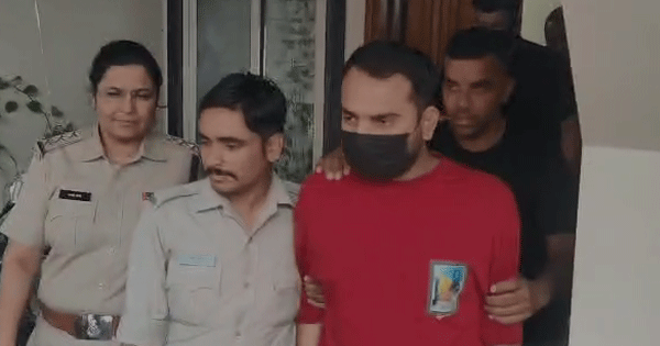 You are currently viewing इंदौर ट्रांसपोर्ट व्यापारी मर्डर केस: शिलोम जेम्स से हुई गहन पूछताछ, SIT ने इंदौर-रतलाम में मारे छापे; शिलोम के घर-ससुराल से लैपटॉप, गहने, पेनड्राइव बरामद!