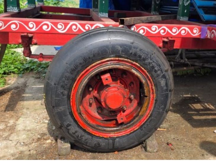 You are currently viewing कोलकाता इस्कॉन की ऐतिहासिक रथयात्रा में हुआ बड़ा बदलाव, 48 साल बाद बदले गए रथ के पहिए; अब दौड़ेगा सुखोई जेट के टायरों पर भगवान जगन्नाथ का रथ!