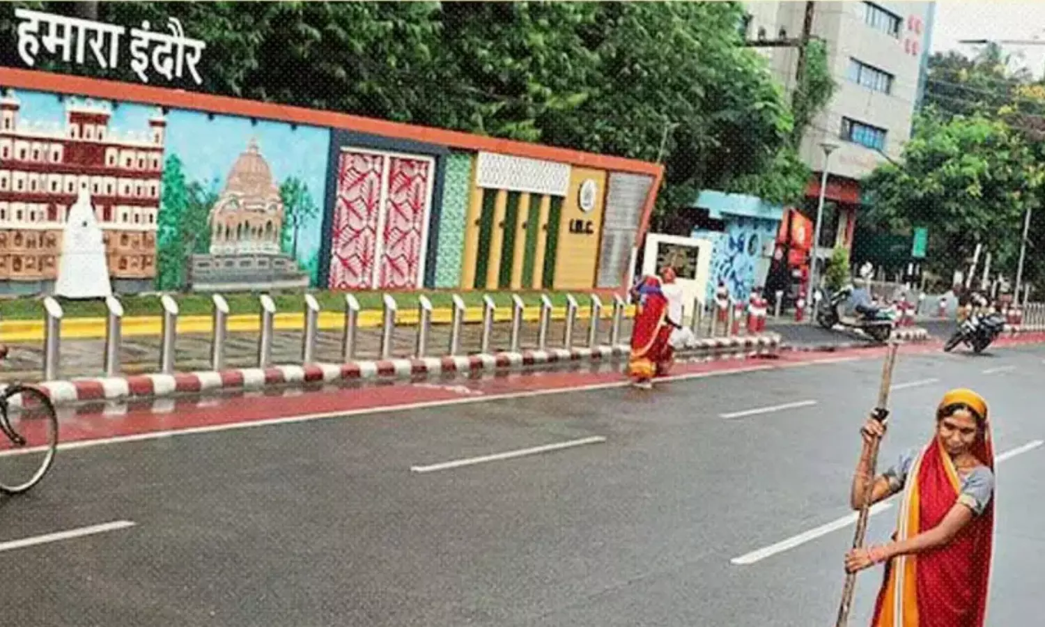 You are currently viewing आतिशबाजी खत्म हुई, सफाई तुरंत शुरू: इंदौर फिर बना देश का सबसे स्वच्छ शहर – सुपर लीग में भी अव्वल, सफाई मित्रों का दिखा बेमिसाल जज़्बा!