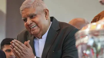 You are currently viewing जगदीप धनखड़ ने दिया इस्तीफा, कार्यकाल खत्म होने से दो साल पहले पद छोड़ा: अब उप-राष्ट्रपति चुनाव की प्रक्रिया शुरू, अगले 72 घंटों में जारी होगा शेड्यूल!