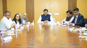 Read more about the article मुख्यमंत्री डॉ. मोहन यादव ने पंजाब के प्रमुख उद्योगपतियों से की भेंट: लुधियाना में बोले – ‘मध्यप्रदेश बनेगा गारमेंट-टेक्सटाइल हब, जरूरत पड़ी तो बदले जाएंगे नियम’!