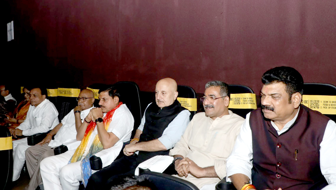 You are currently viewing मुख्यमंत्री मोहन यादव ने देखा ‘तन्वी द ग्रेट’, कहा – ऑटिज्म पर आधारित यह फिल्म मध्यप्रदेश में रहेगी टैक्स फ्री; डीबी माल के सिनेमाघर में हुआ फिल्म का प्रदर्शन!