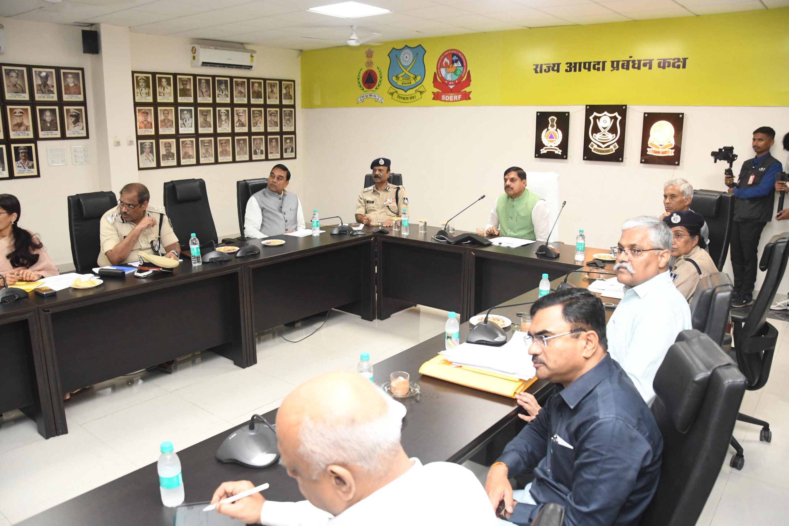 You are currently viewing भारी बारिश से जूझता मध्यप्रदेश: मुख्यमंत्री ने आपदा राहत कार्यों की कमान संभाली, बोले- “हर नागरिक सुरक्षित रहे, यही सर्वोच्च प्राथमिकता”; CM ने 9 जिलों के रेस्क्यू ऑपरेशन्स का किया लाइव मॉनिटरिंग!