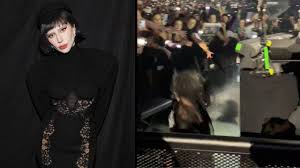 Read more about the article मंच पर गिरीं ग्लोबल आइकन लेडी गागा! लास वेगास कॉन्सर्ट में हुआ हादसा, वीडियो वायरल …